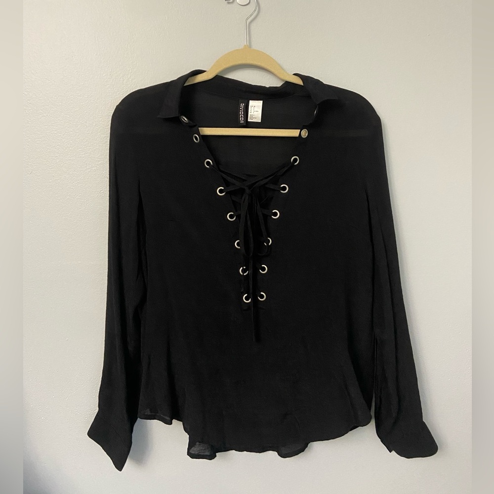 H&M Black Lace Front Long Sleeve Size 8